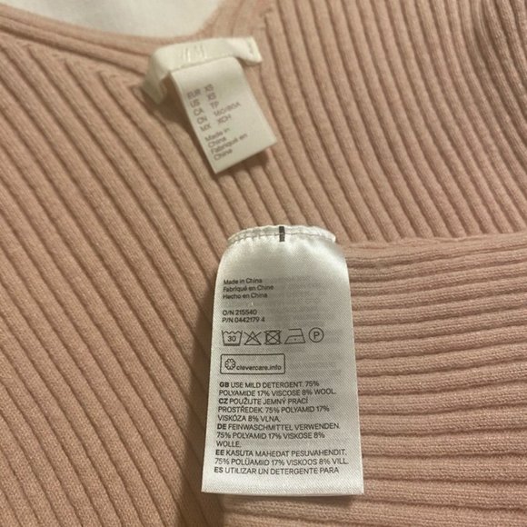 H&M Ribbed V-neck Spring Sweater - Picture 4 of 4